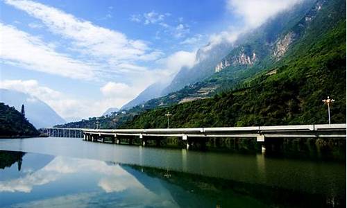 湖北旅游景点介绍文稿模板-湖北旅游景点介绍文稿